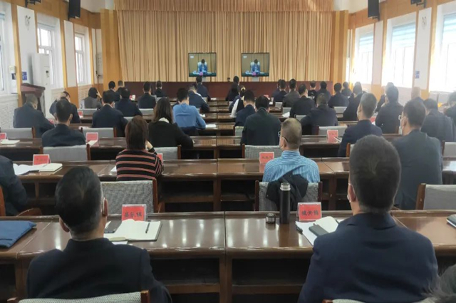 自治区党委召开干部大会 传达学习贯彻全国“两会”精神 石泰峰主持并讲话 王莉霞李秀领出席 我县在分会场参加